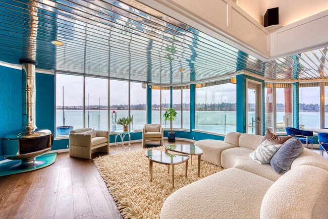 Building Photo - 3307 NE Marine Dr