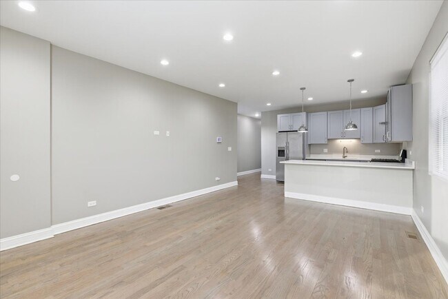 Photo - 1048 N Lawndale Ave Unit 1