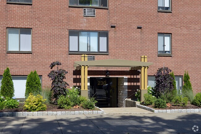 Babcock Street Apartments, 222-230