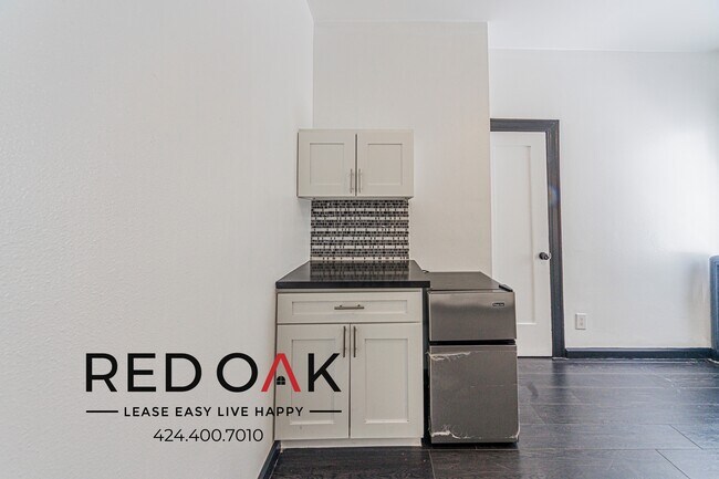 Photo - 5849 Sunset Blvd Unidad 323