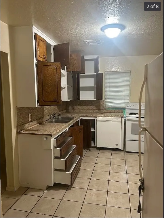 Photo - 2320 SW E Ave