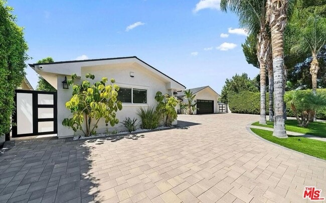 Photo - 6243 Berquist Ave