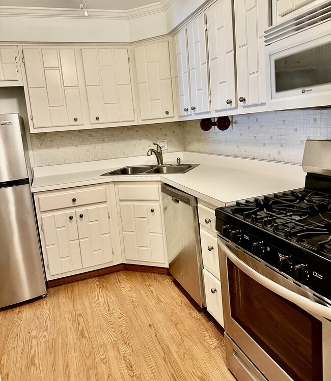 Photo - 550 E Main St