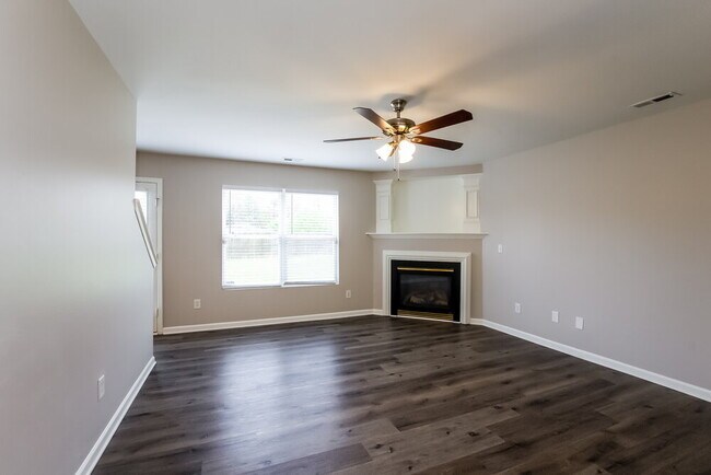 Photo - 717 Aberdeen Glen Pl