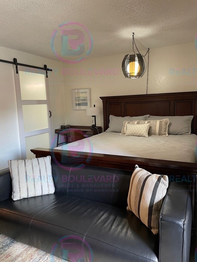 Photo - 2450 Lymbery St