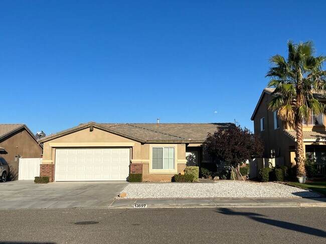 3 bedroom home in central location of Vict... - 3 bedroom home in central location of Vict...
