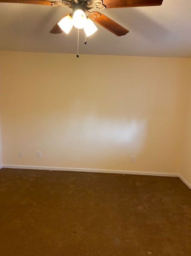 Photo - Colonial Circle