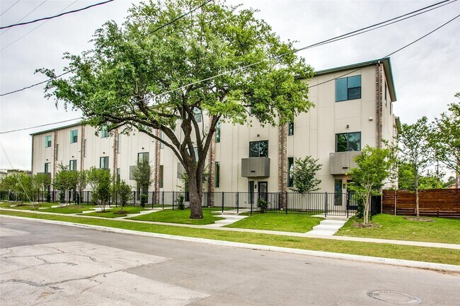 Photo - Modern Townhome with Dual Primary Suites & 2-Car Garage | Knox-Henderson / Lower Greenville