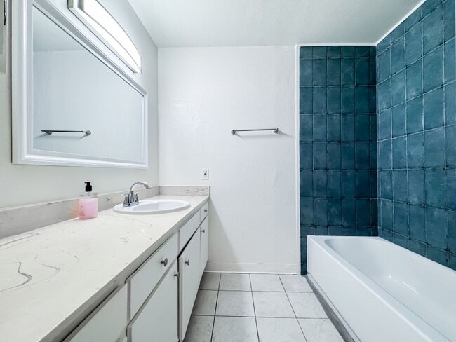 Photo - Bright single level 2 bed 1 bath Condo Unidad 25