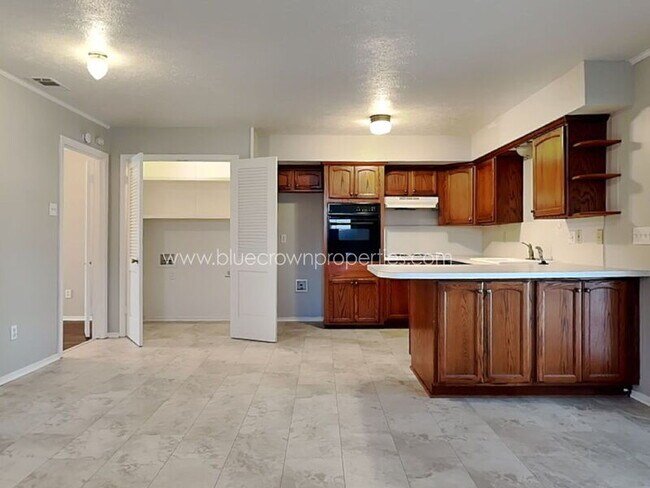 Photo - 8322 Lullwater Dr