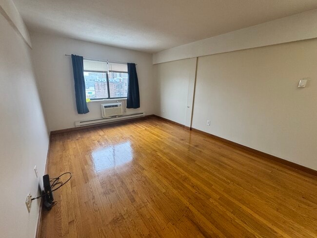 Building Photo - 1113 Commonwealth Ave Unit 202