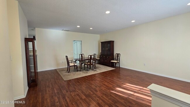 Photo - 16 Golden Willows Ave