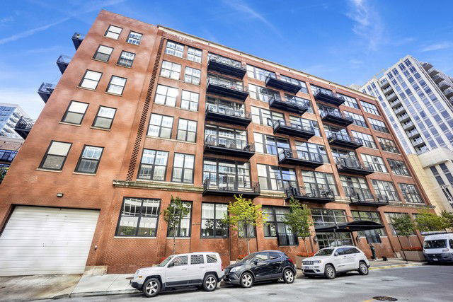 Building Photo - 525 W Superior St Unit 322