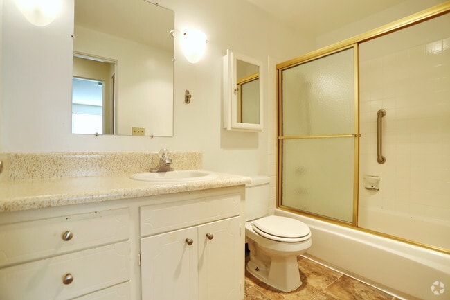 1BR, 1BA – 715 SF