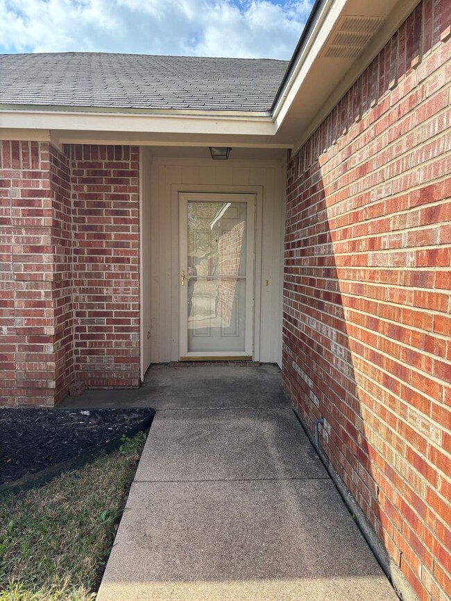 Photo - 525 Bretts Way