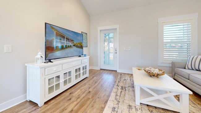 325 Governor Dr