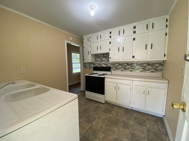 Photo - 2721 Simpson St