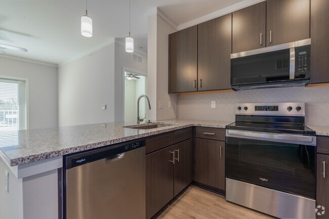 1BR, 1BA - 688SF - Kitchen