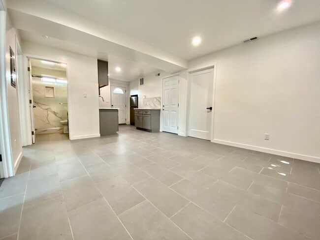 Building Photo - 908 Vienna St Rental