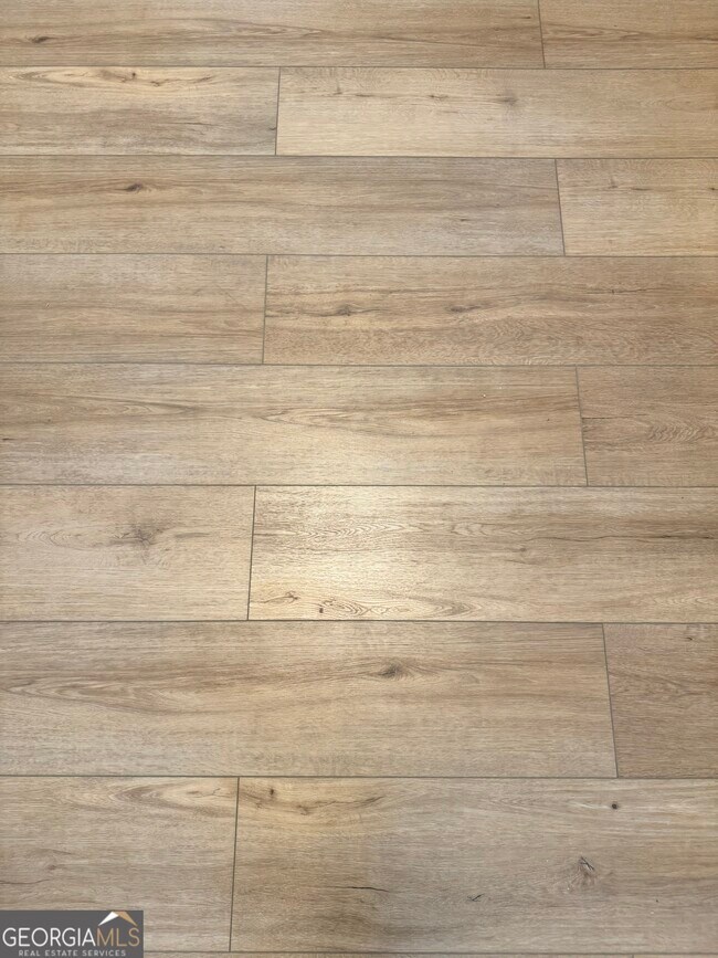 Photo - 487 Ravinia Way