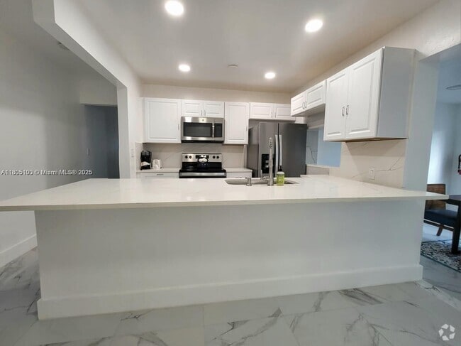 Building Photo - 900 SW 31st St Rental