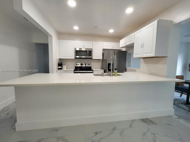Building Photo - 900 SW 31st St Rental