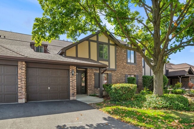 Building Photo - 890 Sheldon Ct Unit C