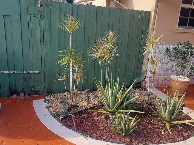 Building Photo - 6117 SW 31st St Unit B