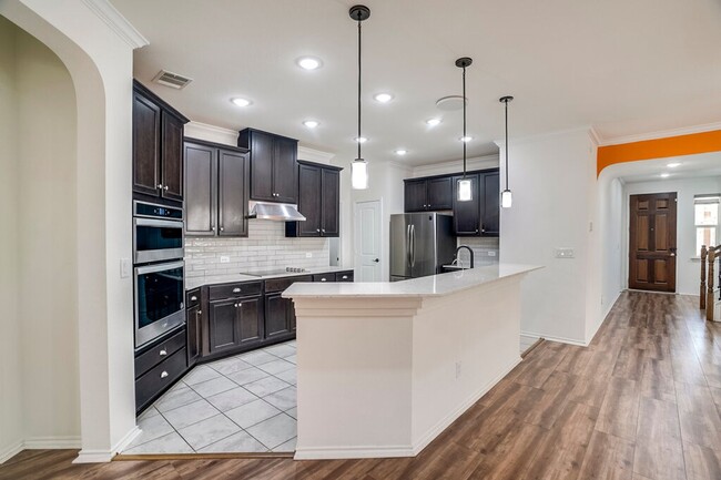 Photo - 516 Ayinger Ln