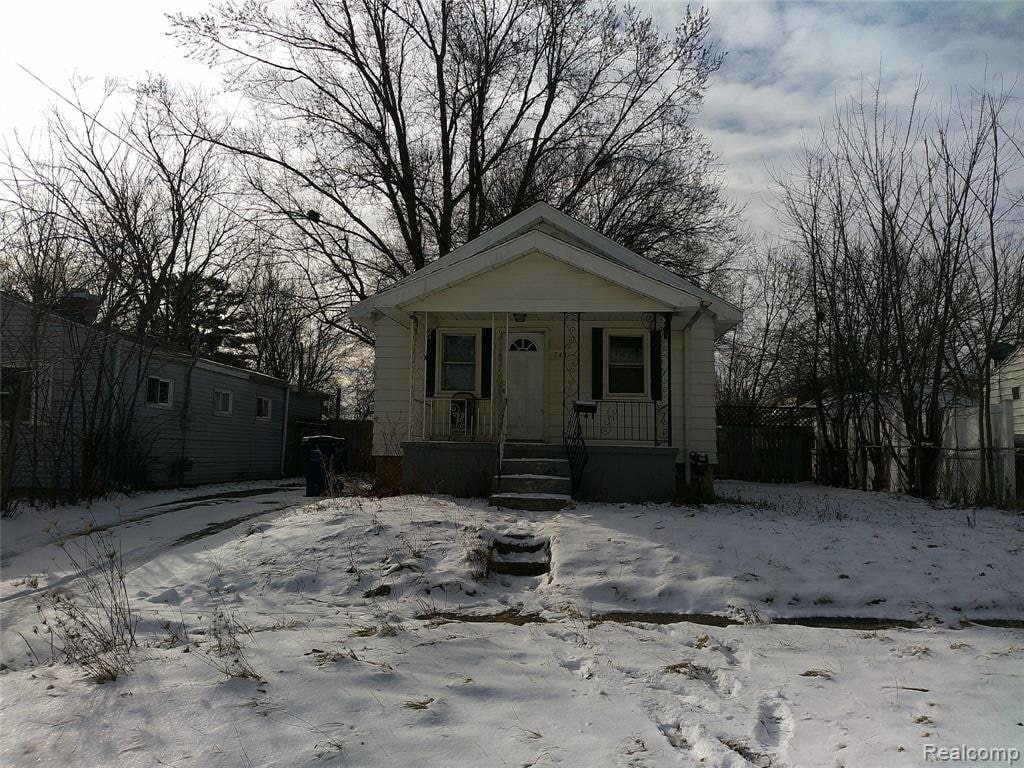 Photo - 741 Barrie Ave