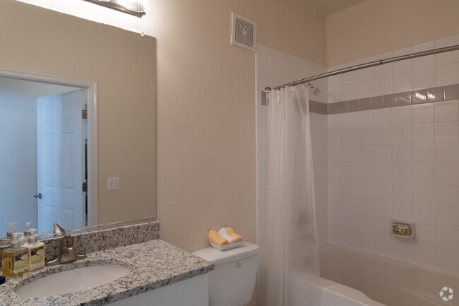 1BR, 1BA - 806 SF
