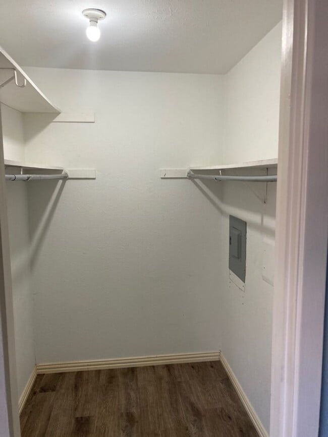 Photo - Sandhurst Lane Unit 5817 Sandhurst C