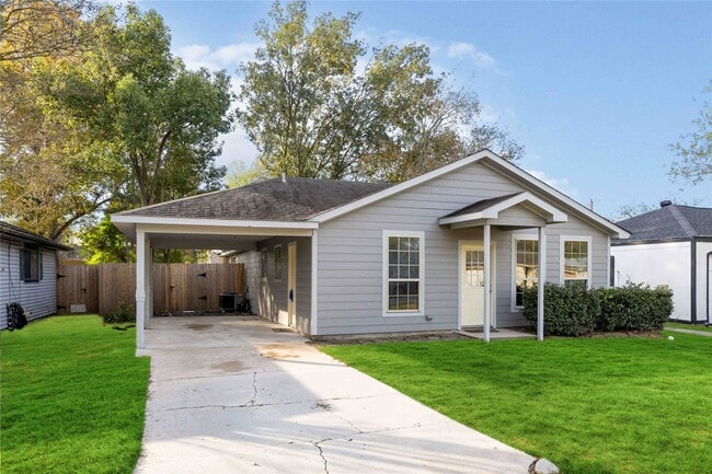 Photo - 4914 27th St E