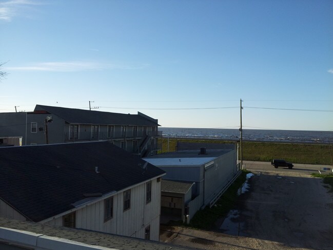 Photo - Lakeside Apartments