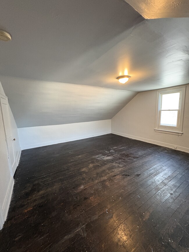 Photo - 25 E 4th St