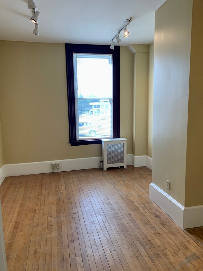 Building Photo - 38 Cutts Ave Unit B
