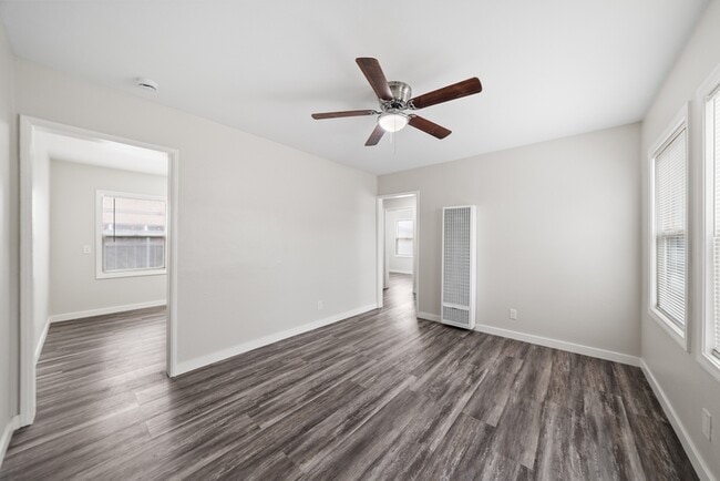 Photo - 1918 Skyline Dr