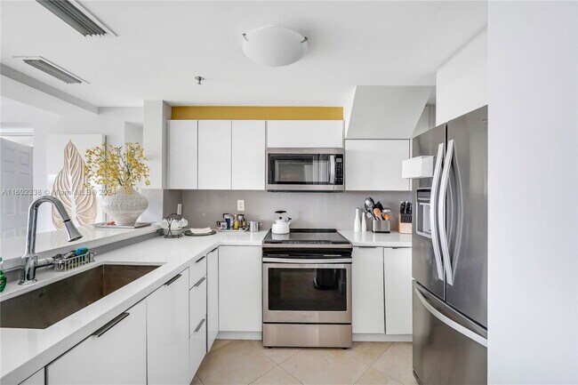 Photo - 6362 Collins Ave