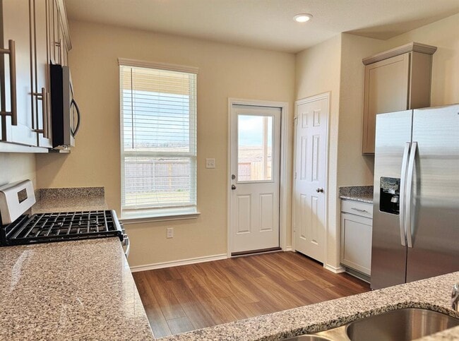 Photo - 916 Papaya Dr