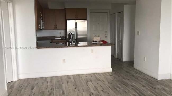 Building Photo - 1830 Radius Dr Unit 407