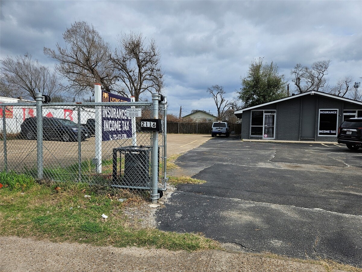 Photo - 2116 Lockwood Dr