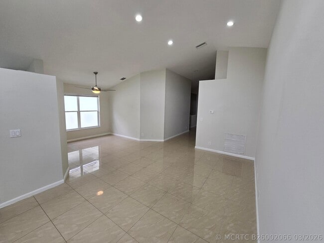 Photo - 1041 Fairfax Cir W