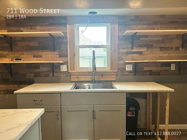 Photo - 711 Wood St