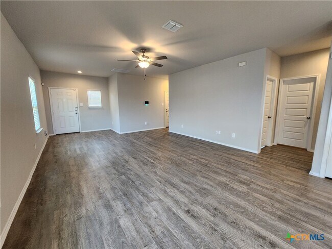 Photo - 1137 Gracie Wy