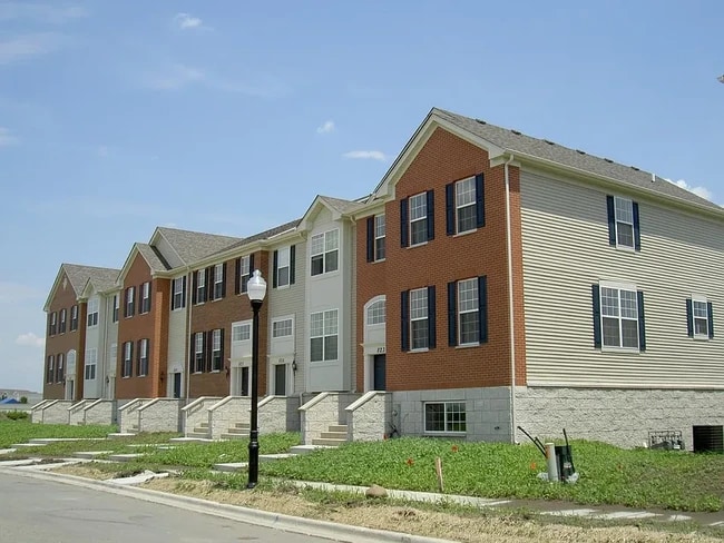 Building Photo - 825 Lewisburg Ln