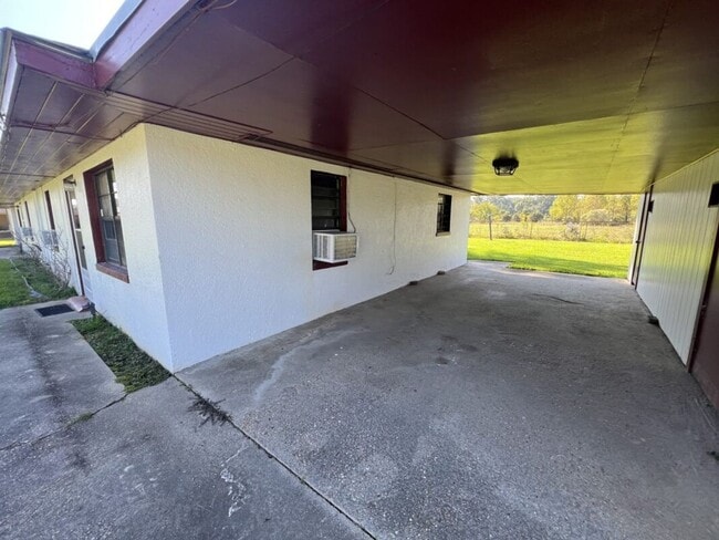 Photo - Charming 2 Bedroom Duplex on Sunshine Rd