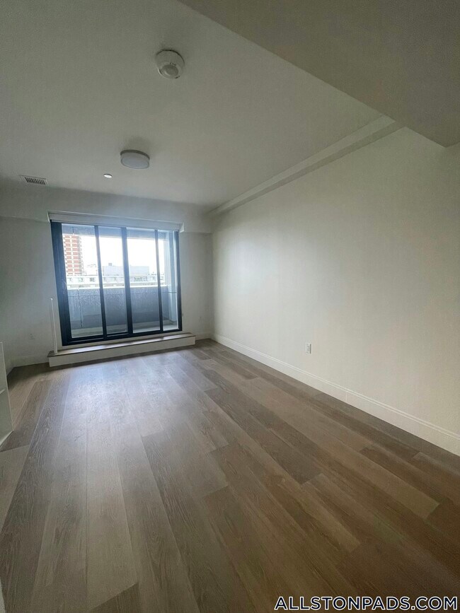 Photo - 1079 Commonwealth Ave Unidad 516