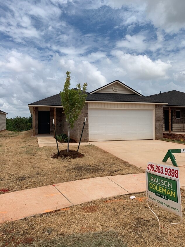 Photo - 805 NE 105th St (Oklahoma City, OK)