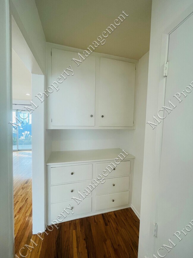 1317 n.º 8: corredor - 1317 N Sweetzer Ave