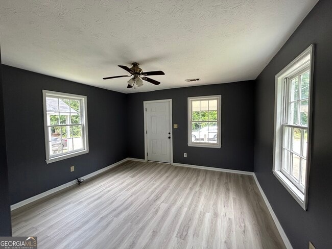 Photo - 104 Foch St